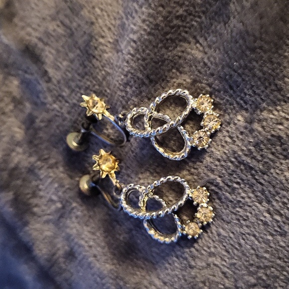 Vintage Dangling screw back Earrings - Picture 1 of 4
